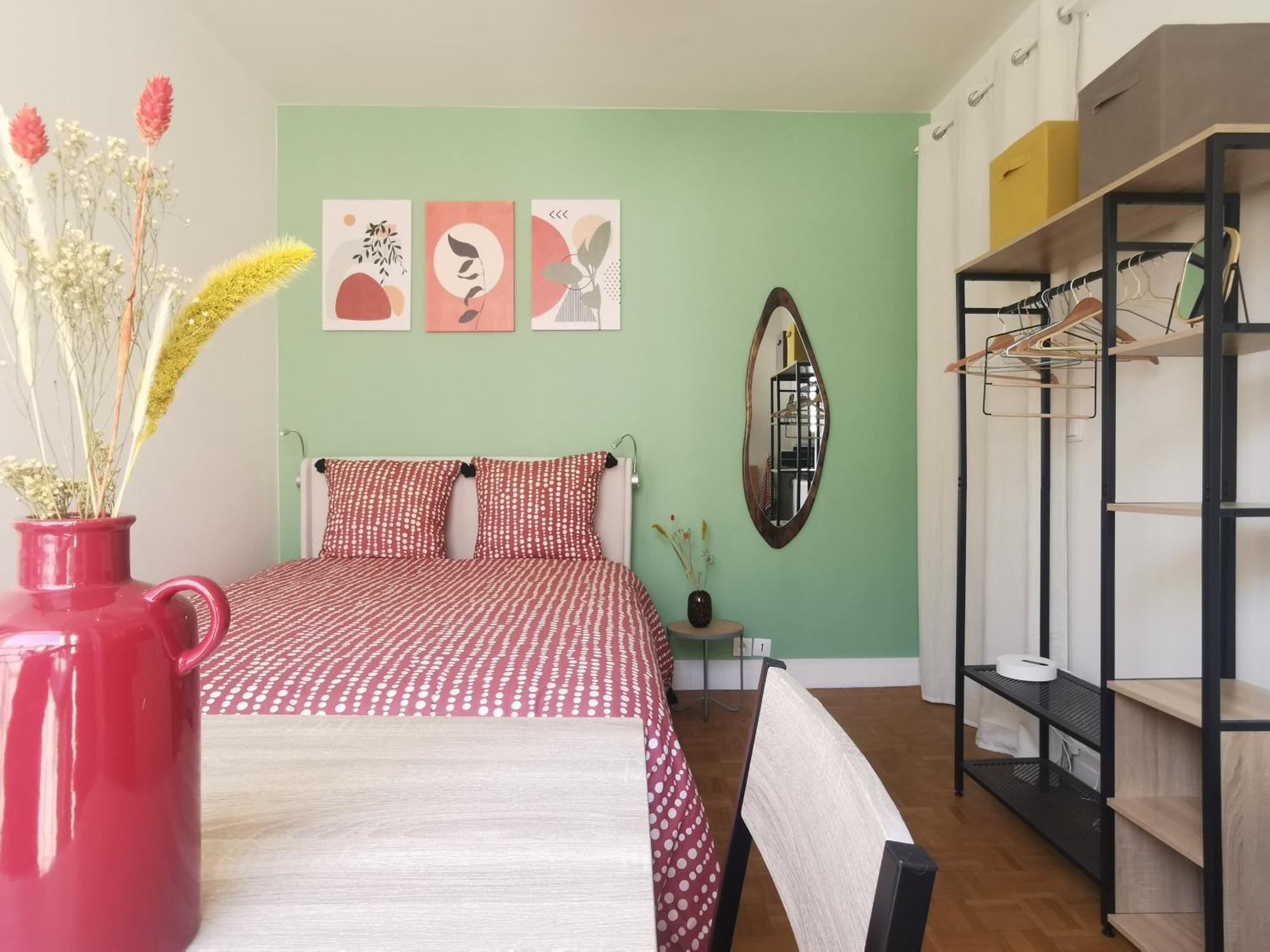 Lovely And Bright In Montmartre Apartment *